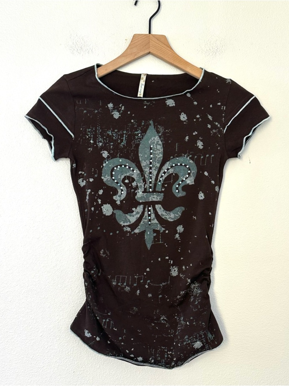 Vintage Y2K USA MADE Fleur De Lys Baby Tee Rhinestones Ruched Music Notes Brown